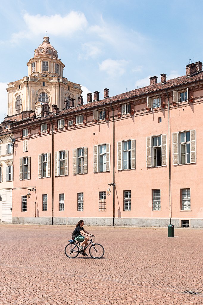 3 - IN BICI A PALAZZO REALE.jpg